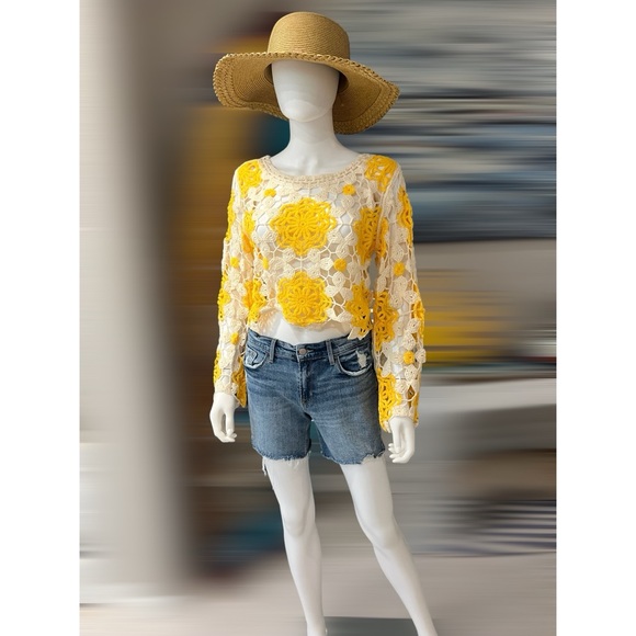 AVAILABLE Cream and yellow crochet top O/S - Picture 3 of 7